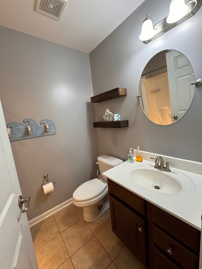 Building Photo - Beautiful 3 Bedroom town-home in Haymaker Pointe