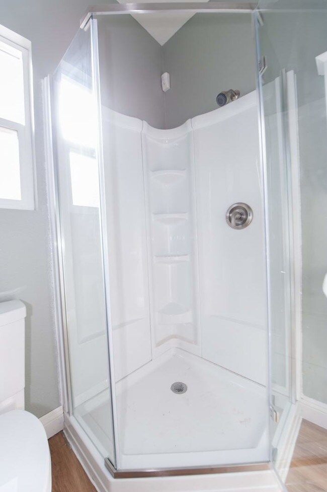 Building Photo - 1535 Livonia Ave