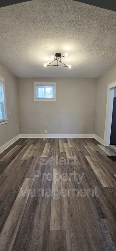 Building Photo - 2240 Nuttman Ave