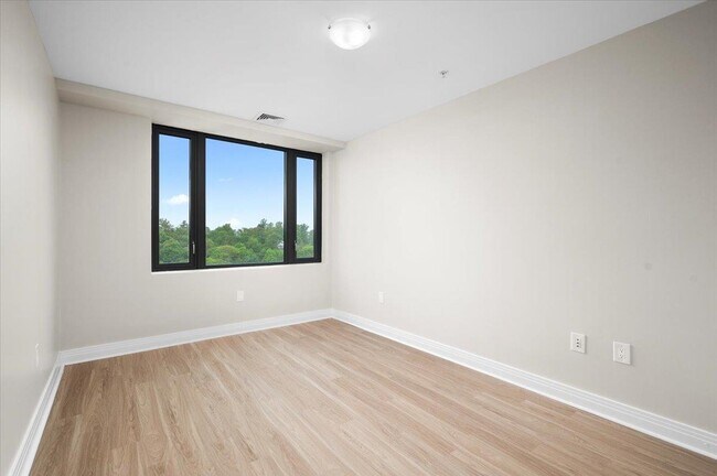 Building Photo - 701 Ridge Hill Boulevard