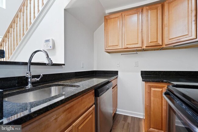 Building Photo - 307 8th St NE