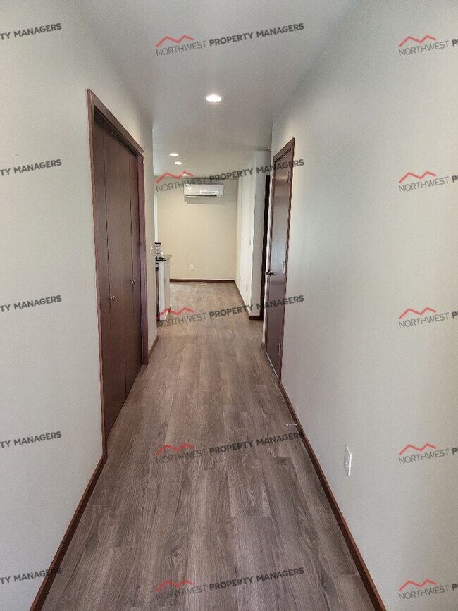 Building Photo - R289A