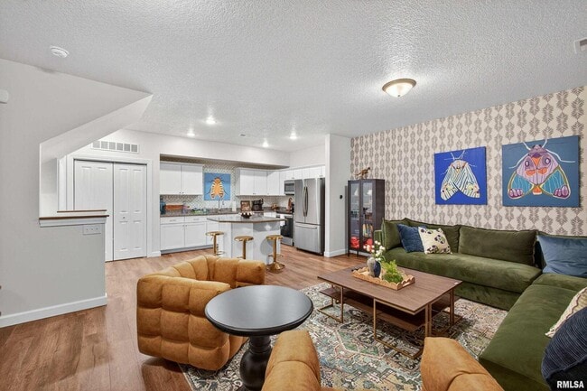 Building Photo - 4833 Lauren Ln