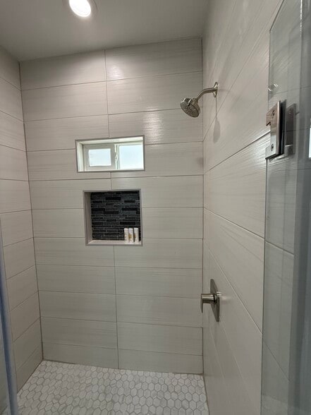 Building Photo - 2417 Indian Creek Ave