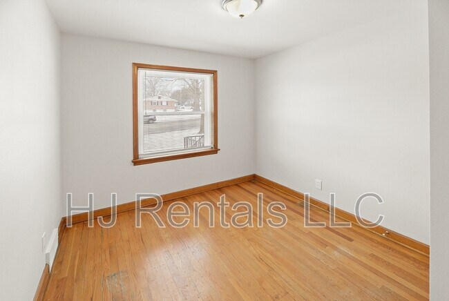 Building Photo - 1319 Chambers Rd