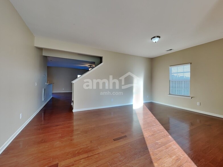 Building Photo - 298 Scarlett Ln