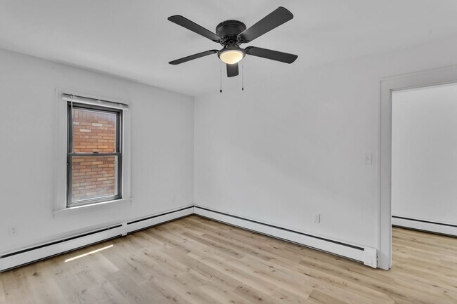 Building Photo - 1002 Fordham Ave