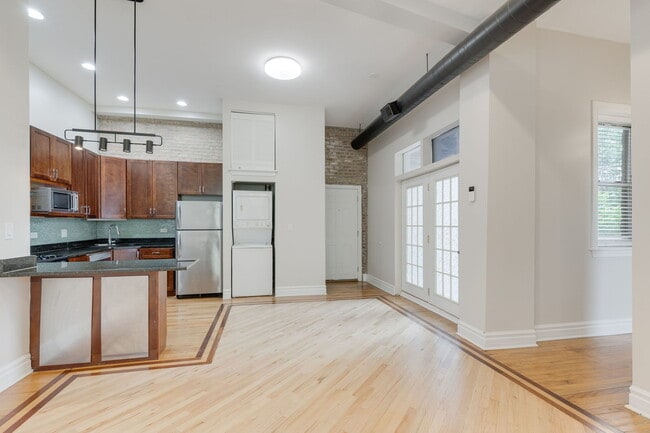Building Photo - 5014 S King Dr