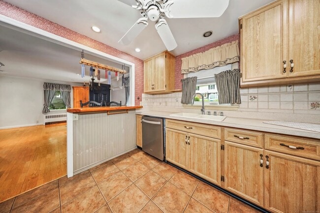 Building Photo - 70 Cold Spring Cir