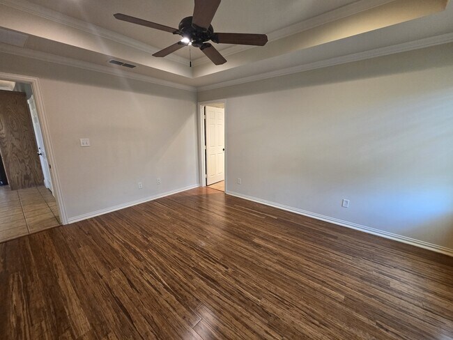 Building Photo - 15298 Wagon Wheel Cir