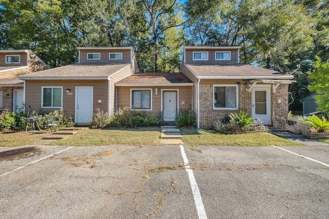 Building Photo - 2203 Sandpiper St