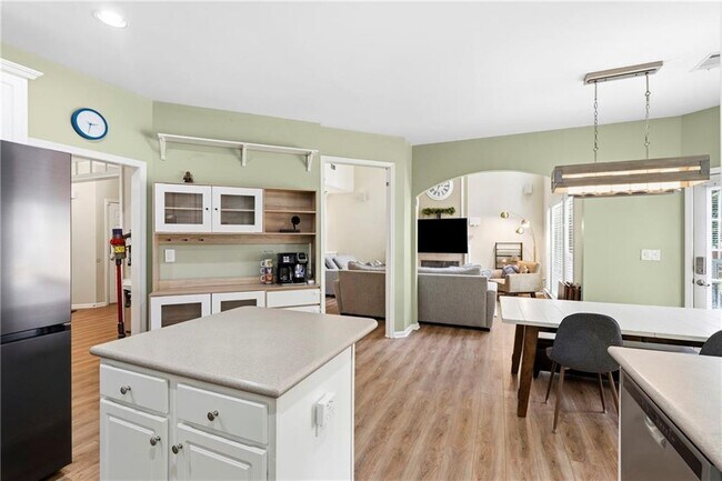 Building Photo - 374 Ivy Glen Cir