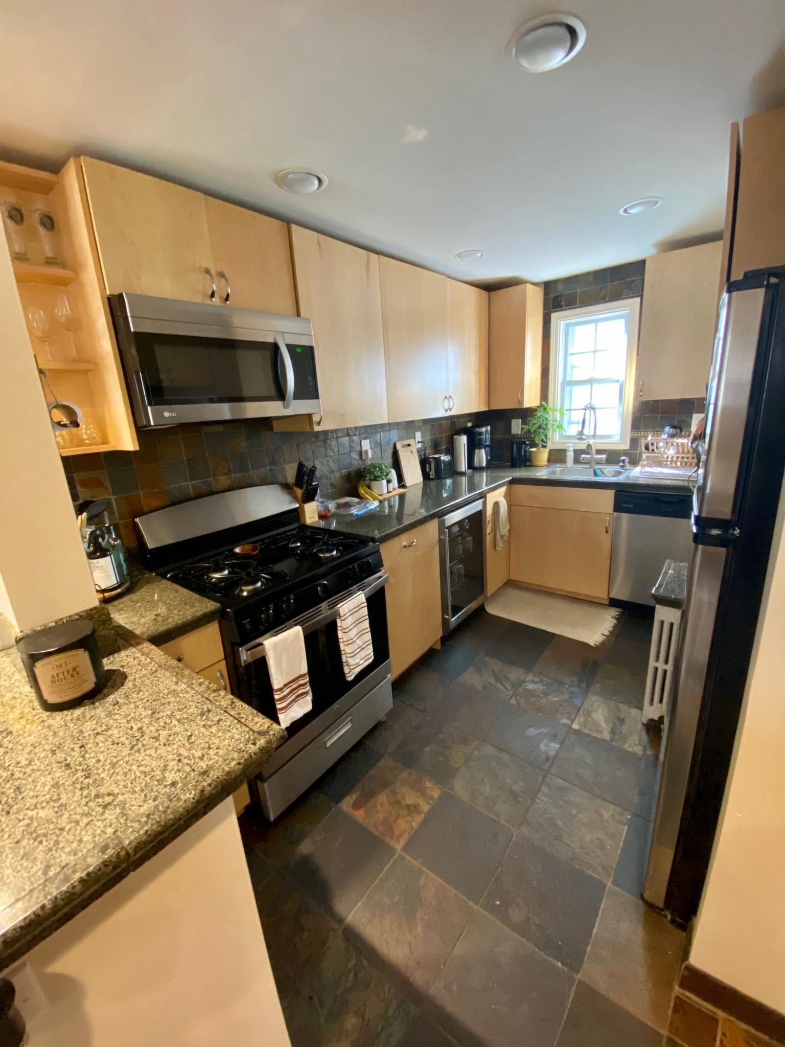 Unit 1 - 4538 Wentworth Ave