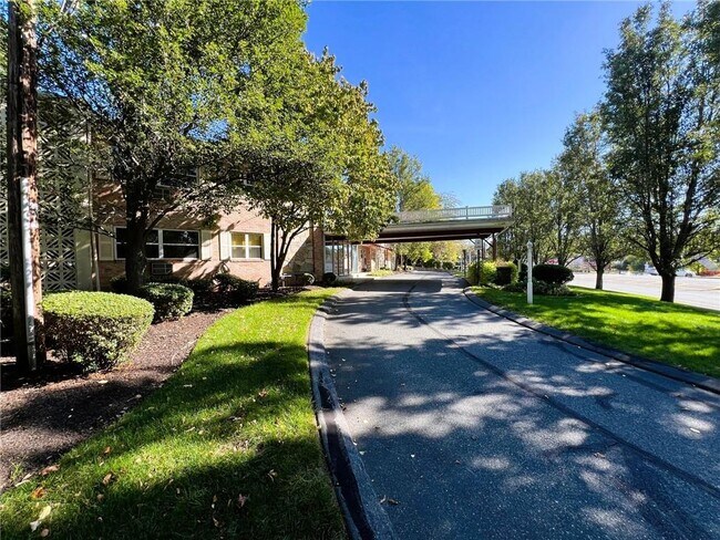 Building Photo - 2033 Mendon Rd
