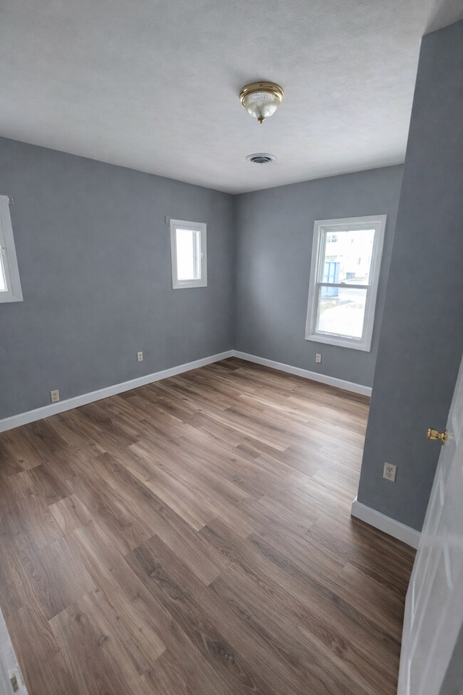 Building Photo - 2 bed, 1 bath in quiet East Alton neighborhood!