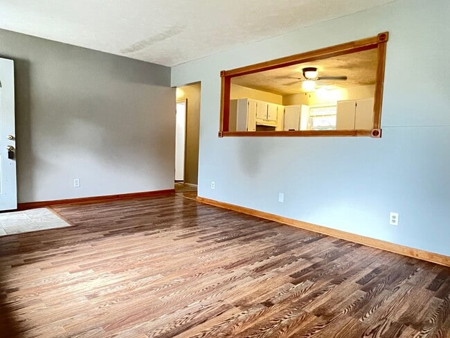 Building Photo - 10909 Leavenworth St