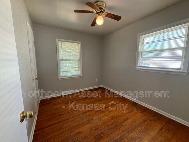 Building Photo - 5733 Cedar Ave