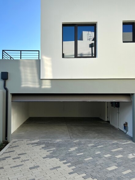 Building Photo - 732 Bond Ave