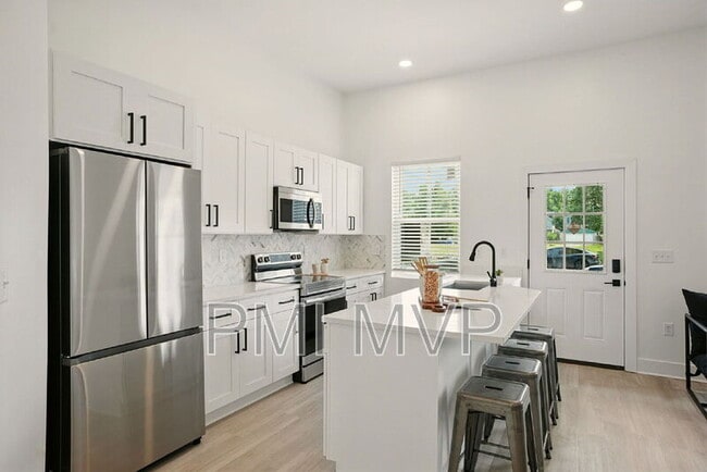 Building Photo - 92 E Innis Ave