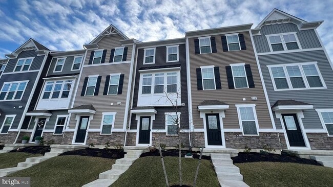 Building Photo - 11 Sidney Ln