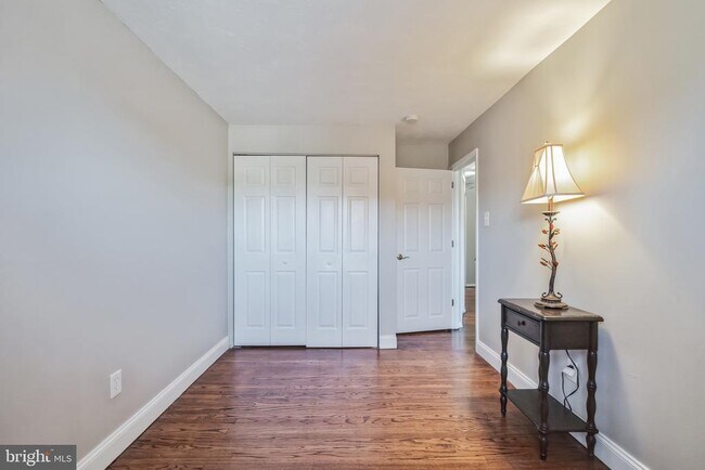 Building Photo - 127 Sutcliffe Ln