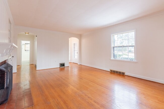 Building Photo - 611 Montgomery St