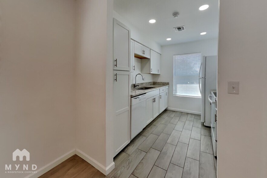 Building Photo - 6657 W Ocotillo Rd