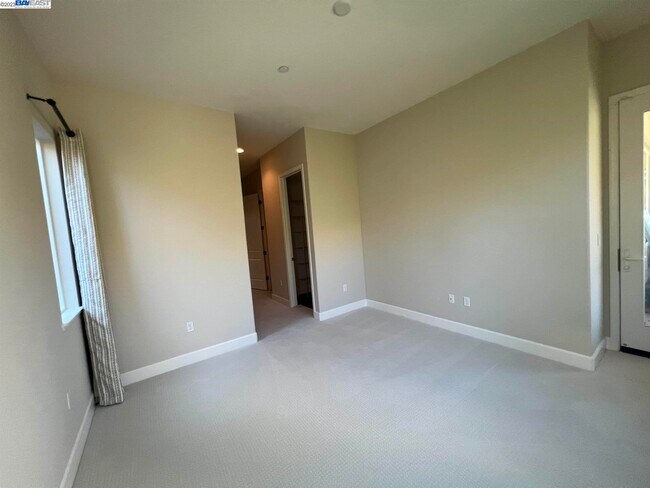 Building Photo - 1695 N Terracina Dr