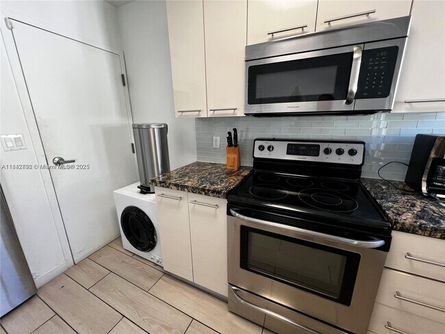 Building Photo - 625 77th St