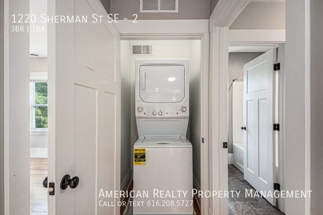 Building Photo - 1220 Sherman St SE