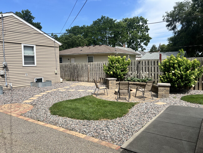 Building Photo - Beautiful 5 bedroom home in Richfield