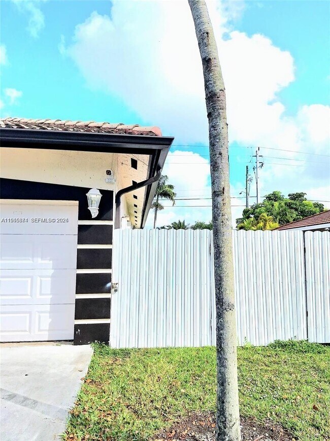 Building Photo - 13249 SW 200th Terrace