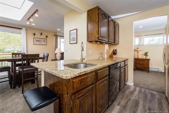 Building Photo - 31 Cinnamon Spring