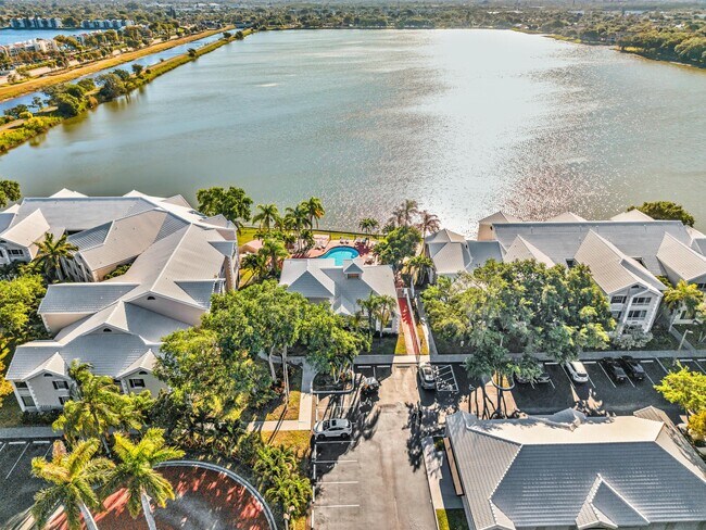 Building Photo - 2850 N Oakland Forest Dr