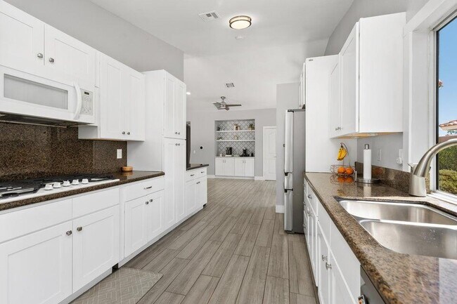 Building Photo - 39369 Regency Way