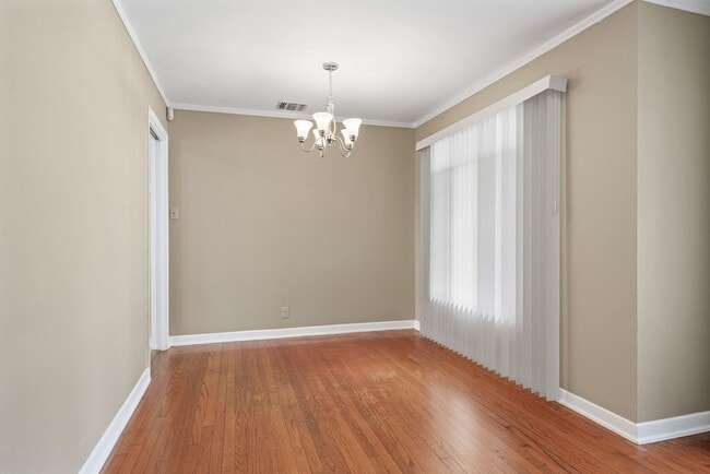 Building Photo - 3 Bedroom/1 Bathroom Ridgeview Subdivision
