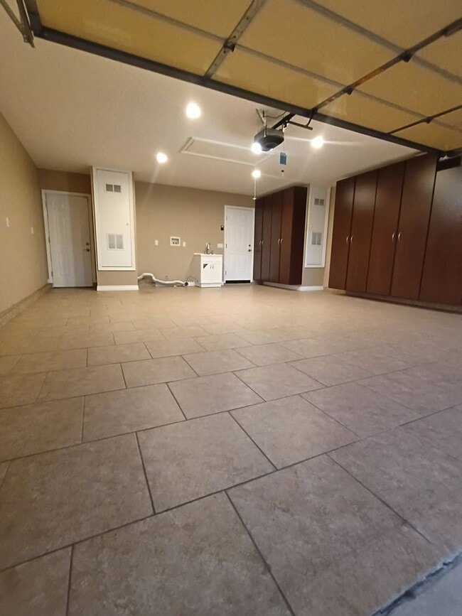 Building Photo - Beautiful upgraded 3 bedroom home in Orangecrest!