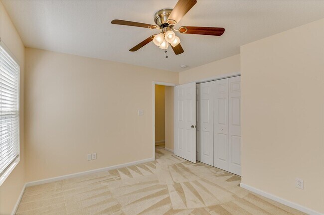 Building Photo - 443 Surrey Park Dr SE