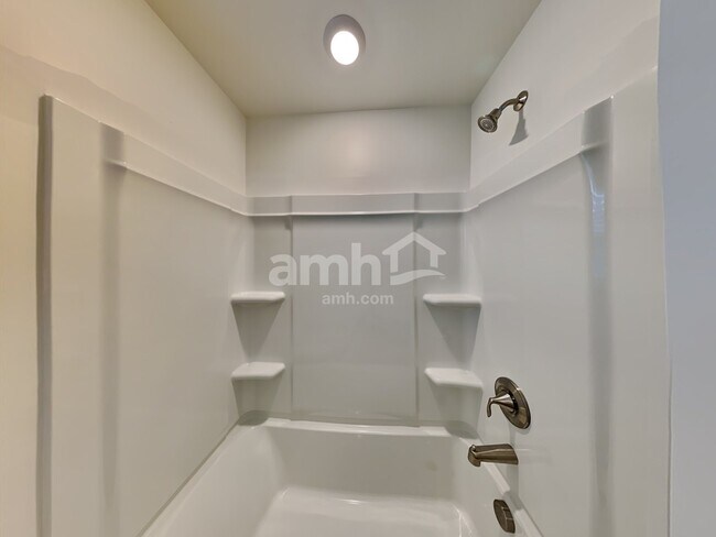 Building Photo - 602 Rivermist Dr