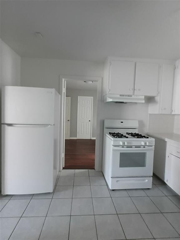 Building Photo - 1024 S Holly Dr