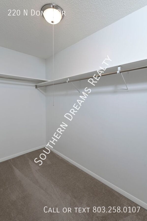 Building Photo - 220 N Donar Dr