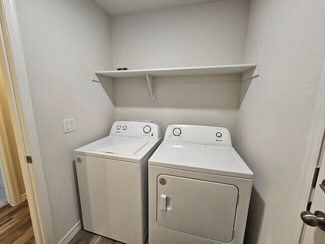 Building Photo - SHORT/LONG TERM /FREE RENT CALL FOR DETAILS
