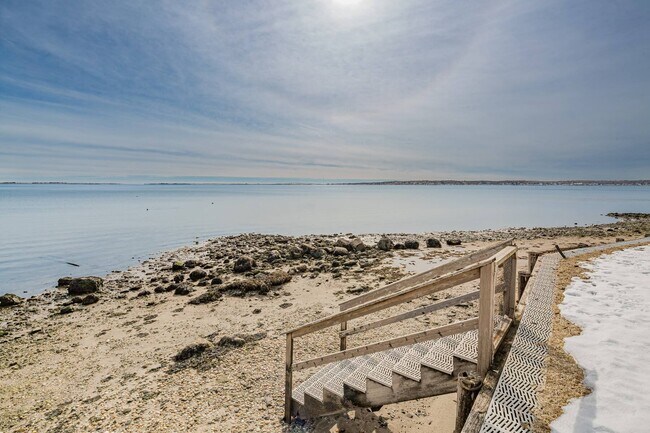 Building Photo - 6 Bay Rd