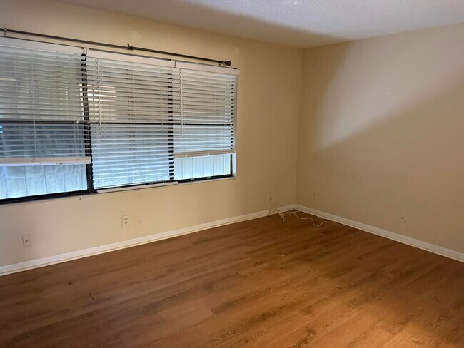 Building Photo - 778 Hill Dr