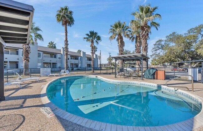 Building Photo - 604 Highcrest Dr