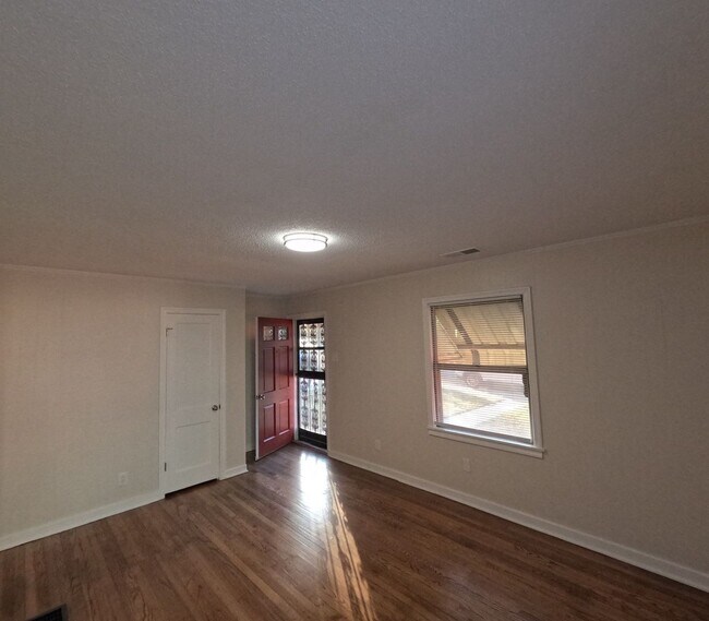 Building Photo - Cozy 2bed 1 bath