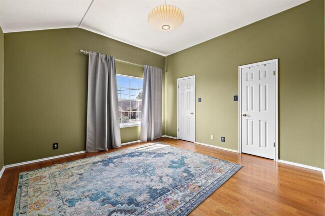 Building Photo - 400 Debora Dr