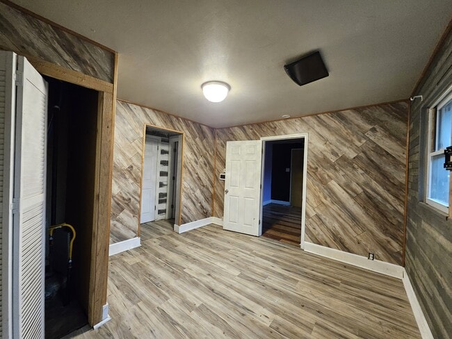 Building Photo - 4009 Oliver Ave