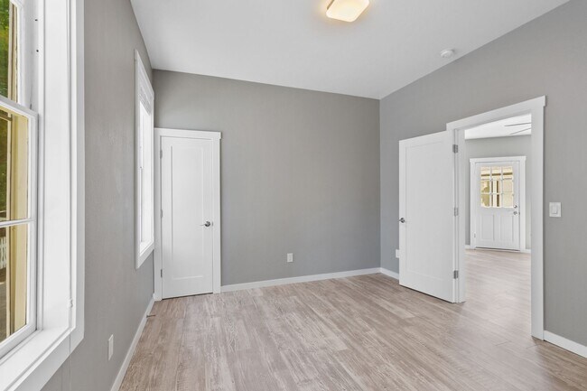 Building Photo - 547 Randolph St