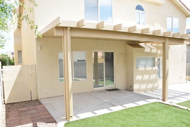 Building Photo - 8765 Country Pines Ave